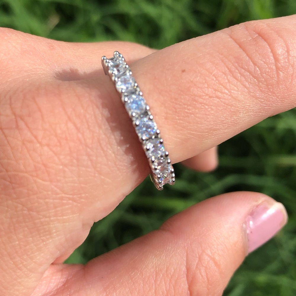⭐️ 4/$23 silver band crystal eternity ring - Picture 2 of 6
